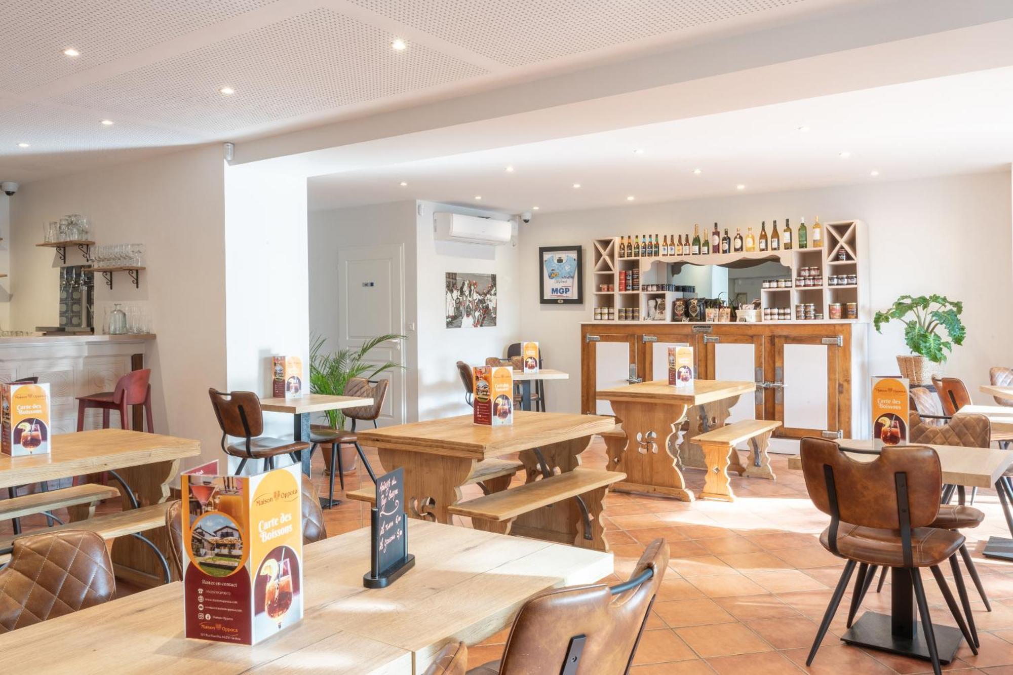 Hotel Restaurant & La Maison Oppoca Aïnhoa